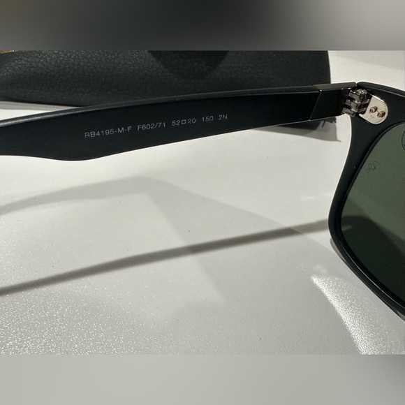 Ray-Ban Matte Black RB4195M SCUDERIA FERRARI Collection BRAND NEW - Picture 3 of 4